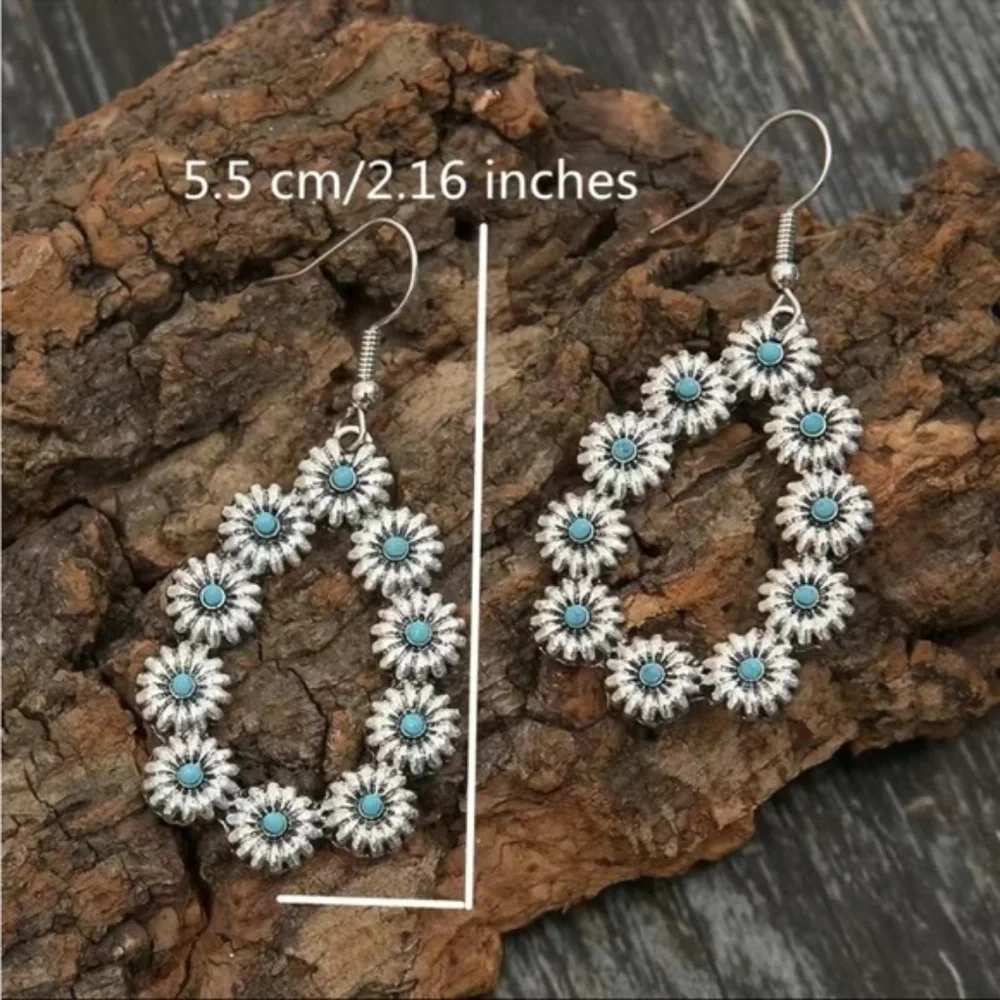 Vintage style teardrop floral/turquoise dangle earrings - Picture 3 of 3